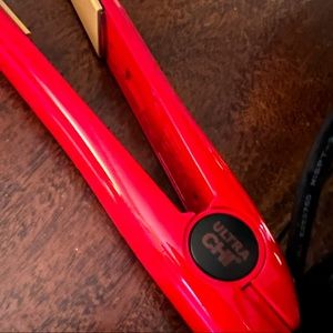 CHI Hair Straightener: Temperature Control Hairstyling Iron
